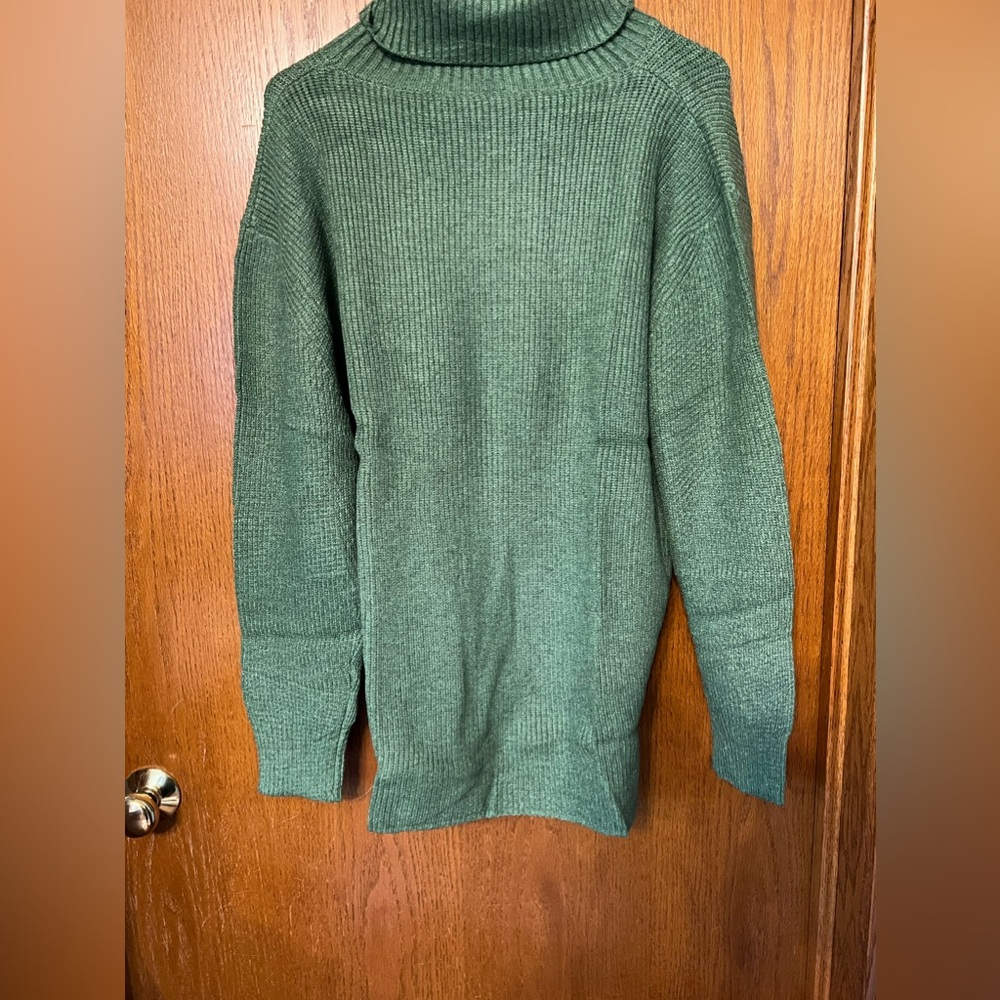 Womens Green sweater large buttons small opening on sides tunic turtleneck